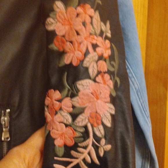 Ladies Faux Leather coat - Picture 3 of 3